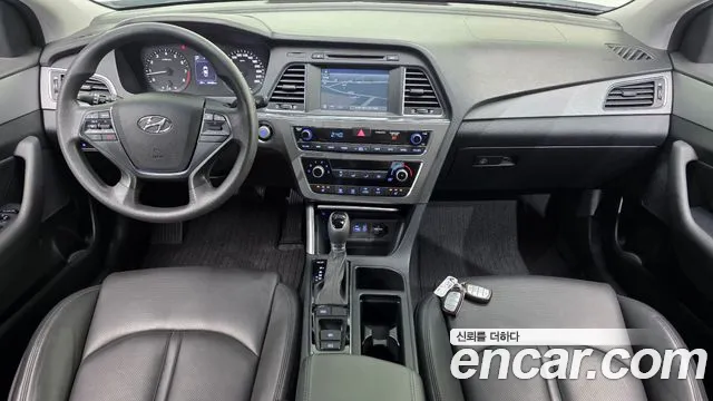 Hyundai Sonata — интерьер