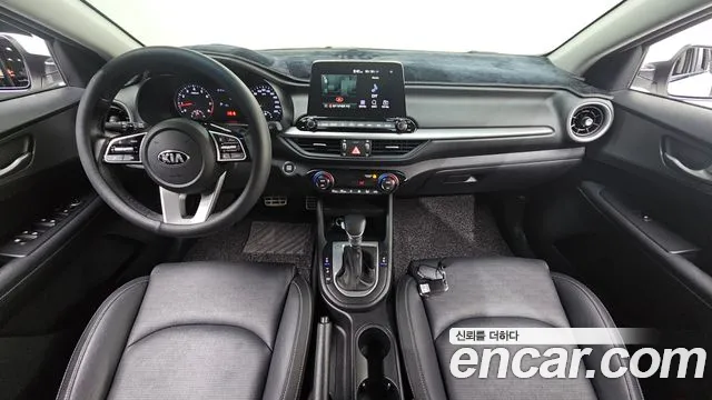 Kia K3 — интерьер