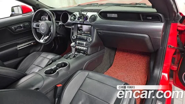 Ford Mustang — интерьер