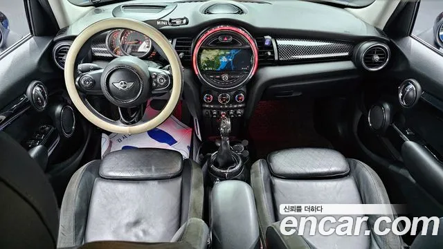 MINI Cooper — интерьер
