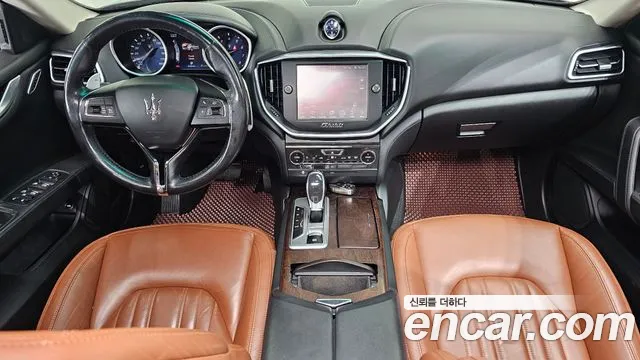 Maserati Ghibli — интерьер