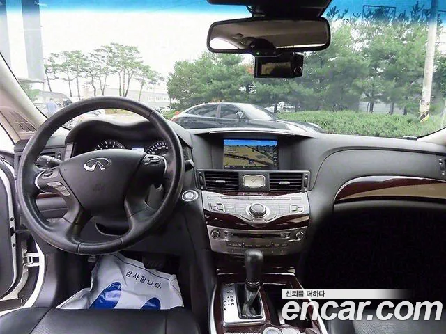 Infiniti Q70 — интерьер