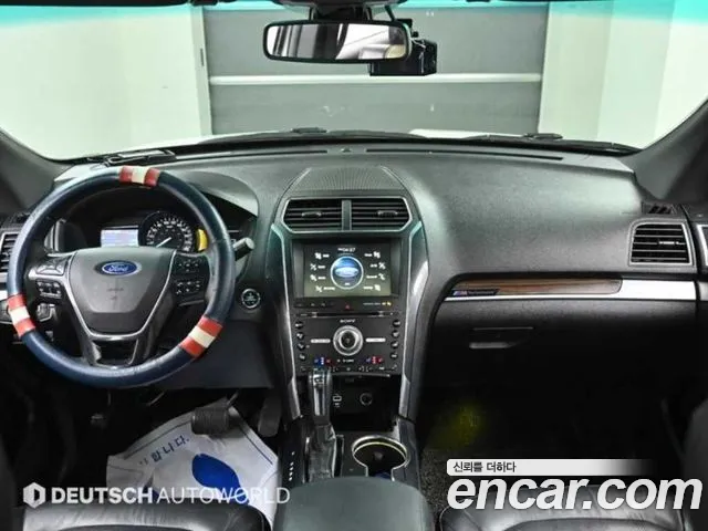 Ford Explorer — интерьер