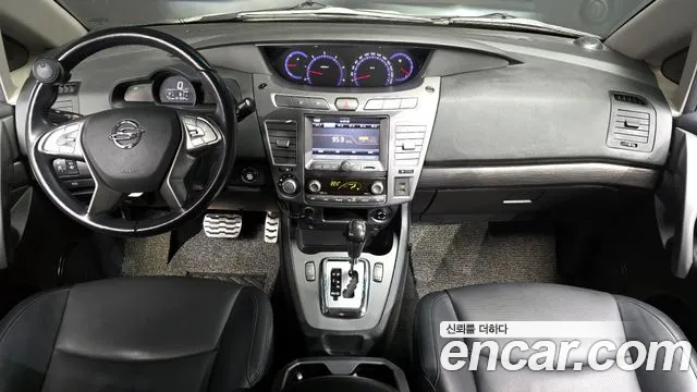 KG Mobility Korando — интерьер