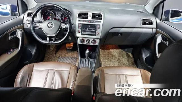 Volkswagen Polo — интерьер