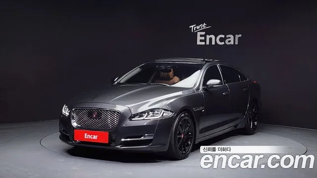Jaguar XJ