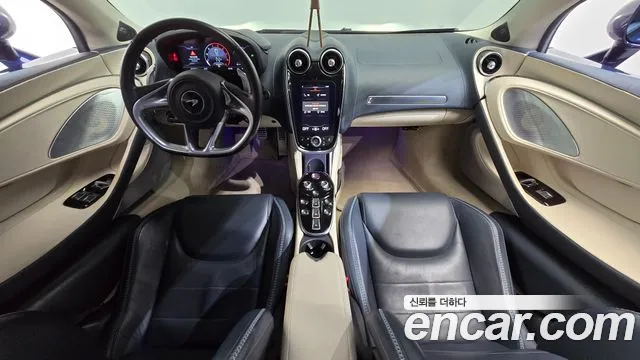McLaren GT — интерьер