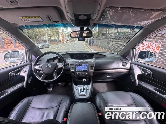 KG Mobility Korando — интерьер