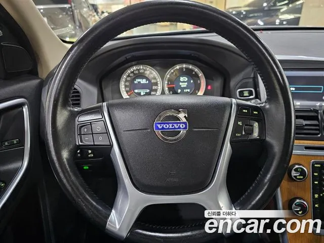 Volvo XC60 — интерьер
