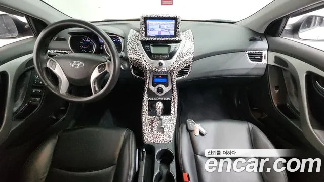 Hyundai Elantra — интерьер
