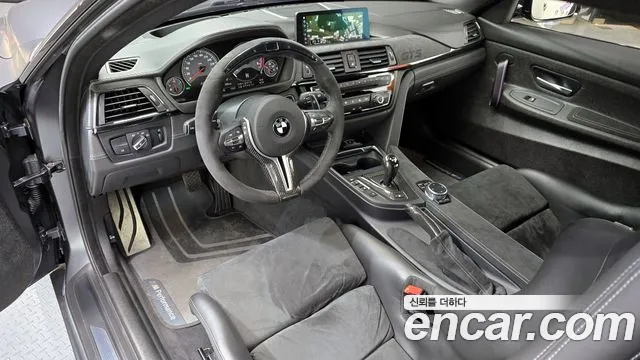 BMW M4 — интерьер