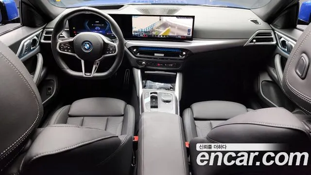 BMW i4 — интерьер