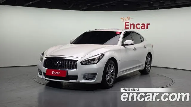 Infiniti Q70
