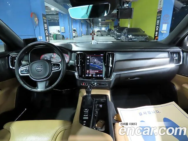 Volvo V90 — интерьер