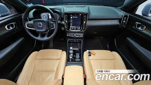 Volvo XC40 — интерьер