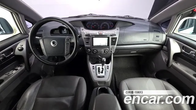 KG Mobility Korando — интерьер