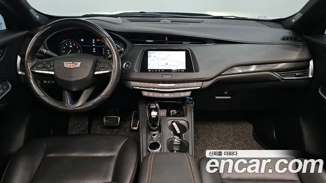 Cadillac XT4 — интерьер