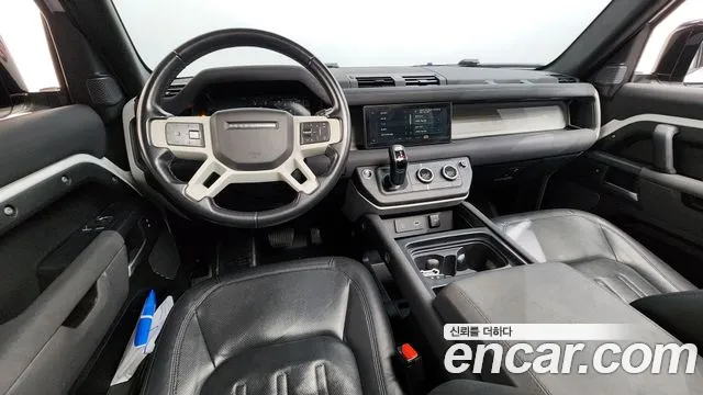 Land Rover Defender — интерьер