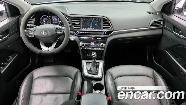Hyundai Elantra — интерьер