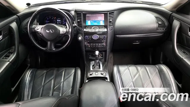 Infiniti QX70 — интерьер