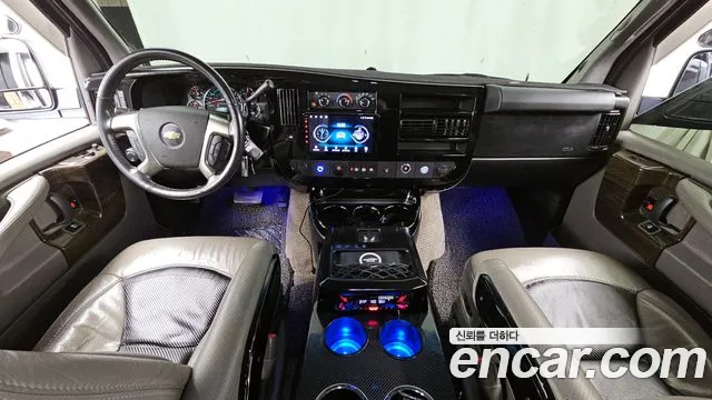 Chevrolet Express Van — интерьер
