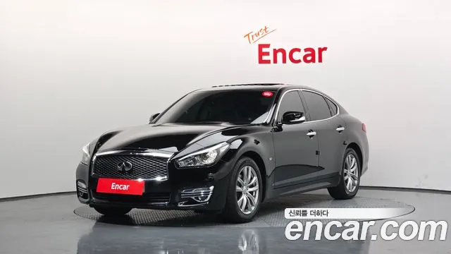 Infiniti Q70