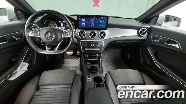 Mercedes-Benz CLA-класс — интерьер