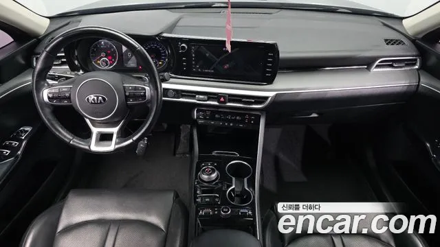 Kia K5 — интерьер