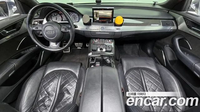 Audi S8 — интерьер