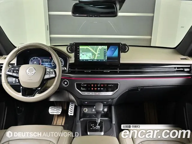 KG Mobility Musso — интерьер