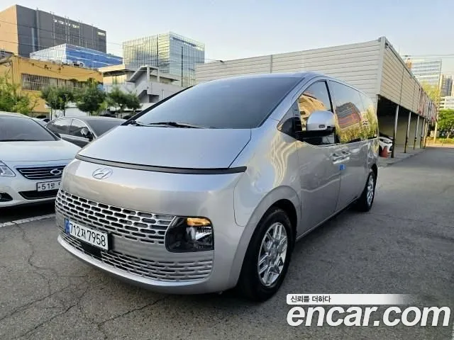 Hyundai Staria