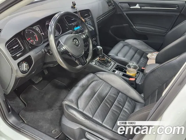 Volkswagen Golf — интерьер