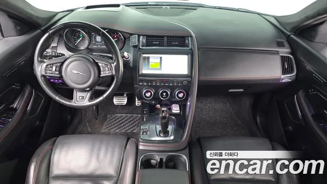 Jaguar E-Pace — интерьер