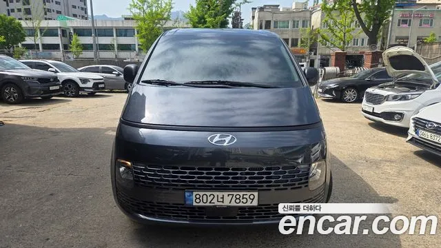 Hyundai Staria