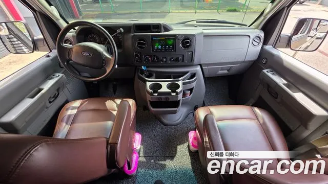 Ford E-Series — интерьер
