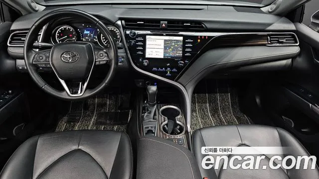 Toyota Camry — интерьер