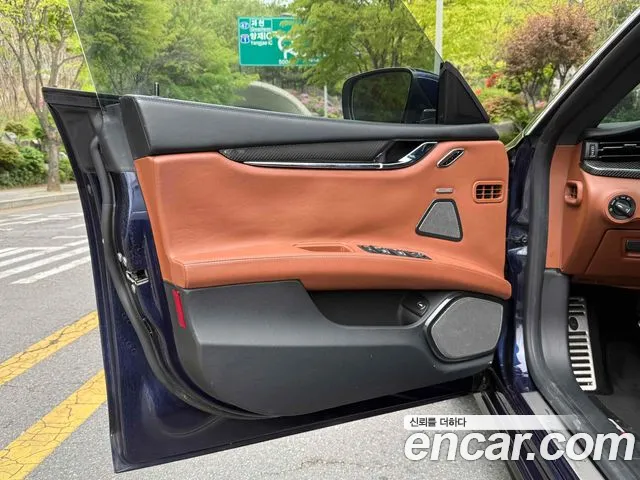 Maserati Quattroporte — интерьер