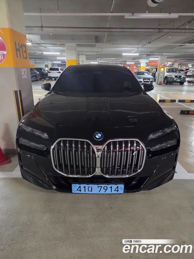 BMW i7