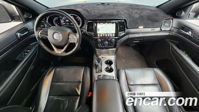 Jeep Cherokee — интерьер