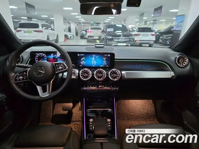 Mercedes-Benz EQB — интерьер