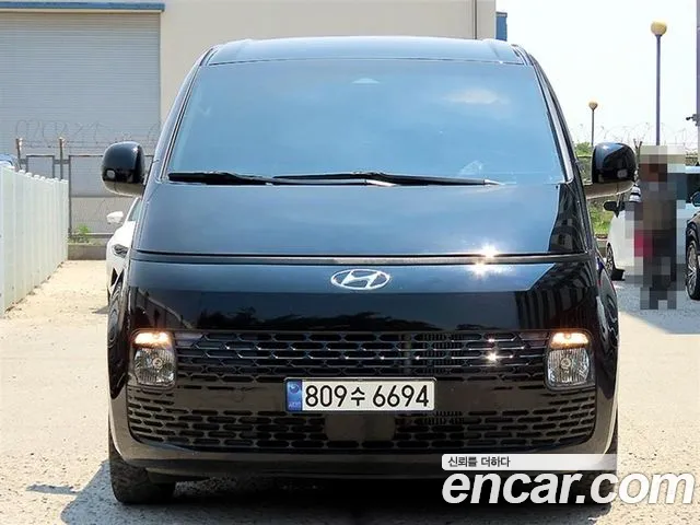 Hyundai Staria