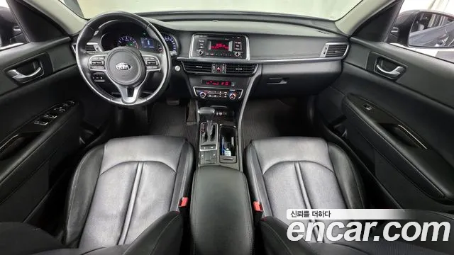Kia K5 — интерьер