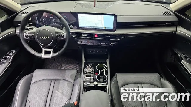 Kia K5 — интерьер
