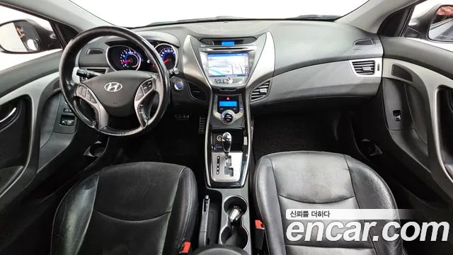 Hyundai Elantra — интерьер