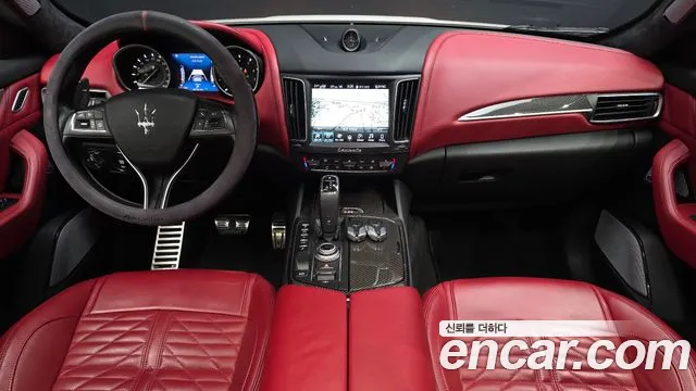 Maserati Levante — интерьер