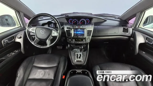 KG Mobility Korando — интерьер