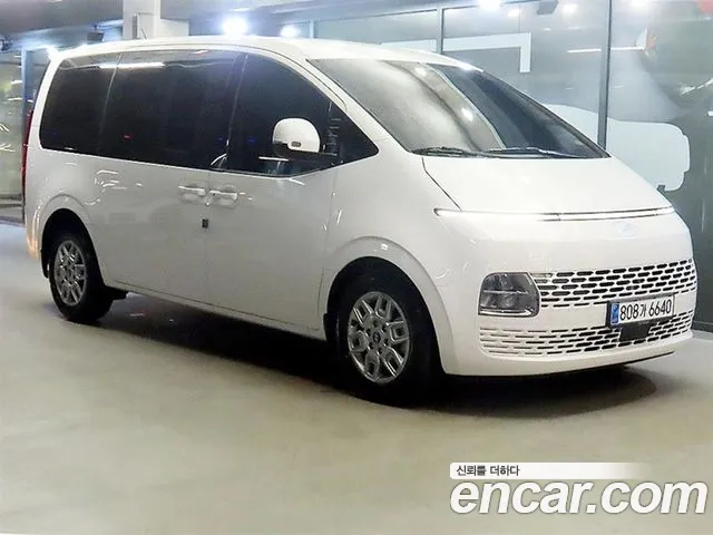 Hyundai Staria