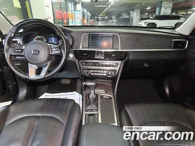 Kia K5 — интерьер