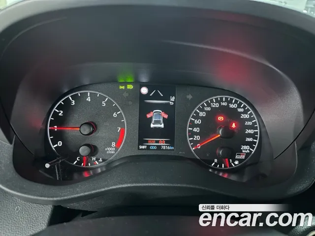 Toyota Yaris — интерьер
