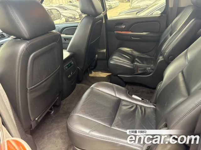 Chevrolet Suburban Van — интерьер